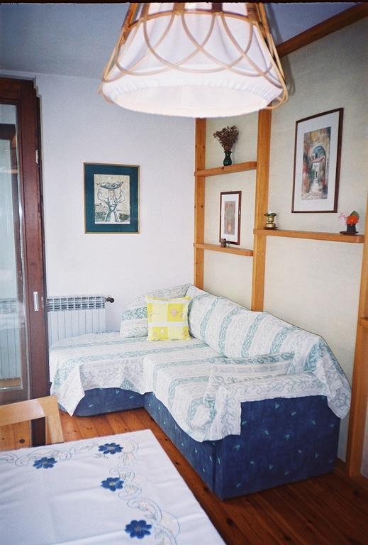 Apartments Ljuba I Mare Malinska Quarto foto